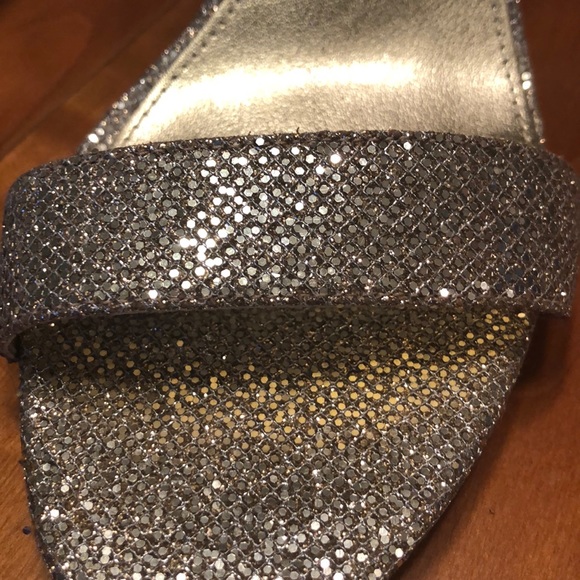 NWOT MICHAEL KORS 6.5 GOLD STILLETOS - Picture 3 of 9